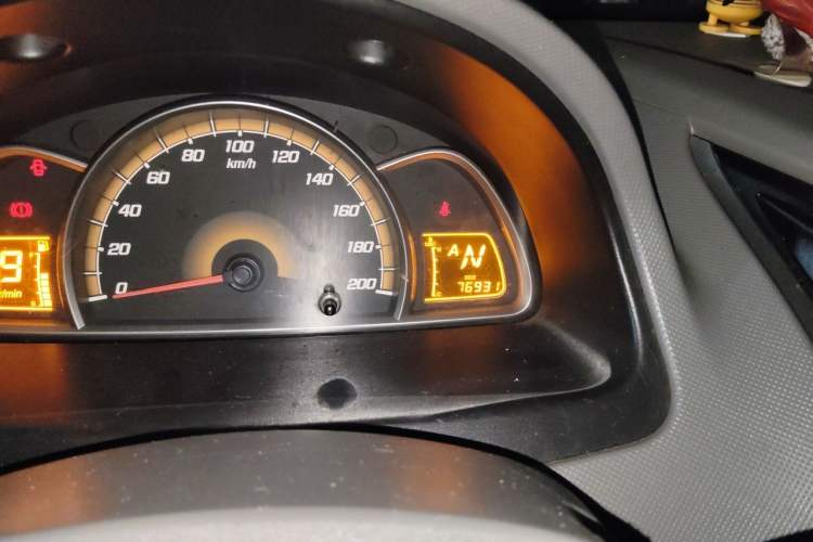 Used Chevrolet Sail 2013 Sedan 1.4L AMT Enjoy Edition Odometer Close Up