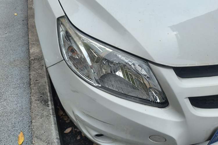 Used Chevrolet Sail 2013 Sedan 1.4L Manual - Youyi Happiness Edition Right Front Headlight
