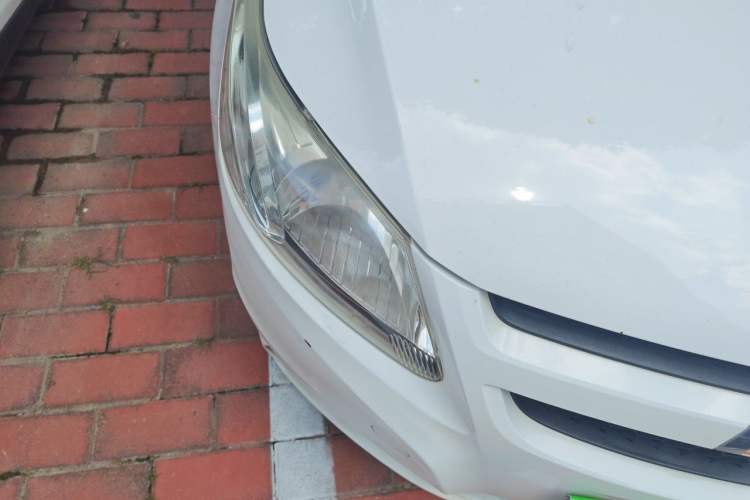 Used Chevrolet Sail 2013 Sedan 1.2L Manual Fashionable Happiness Edition Right Front Headlight