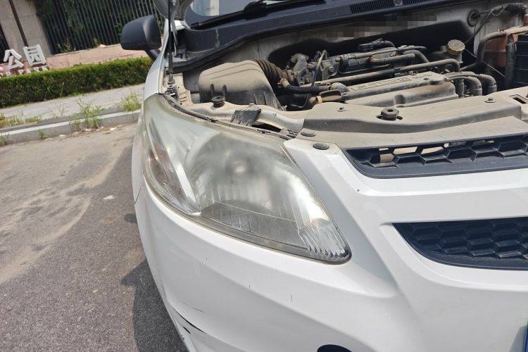 Used Chevrolet Sail 2013 Sedan 1.2L Manual Warm Edition Right Front Headlight
