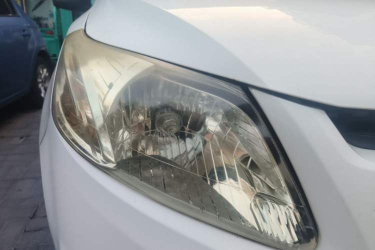 Used Chevrolet Sail 2013 Sedan 1.4L Manual Ideal Happiness Edition Right Front Headlight
