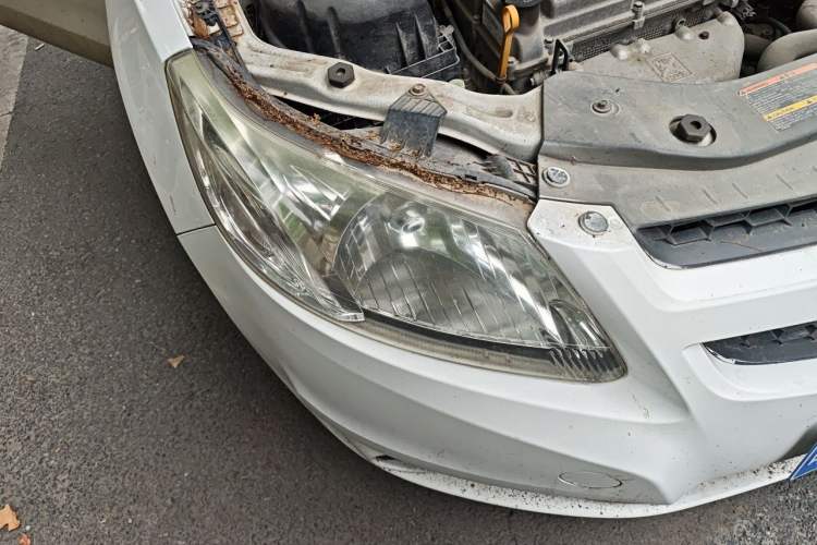 Used Chevrolet Sail 2013 Sedan 1.2L Manual Warm Edition Right Front Headlight