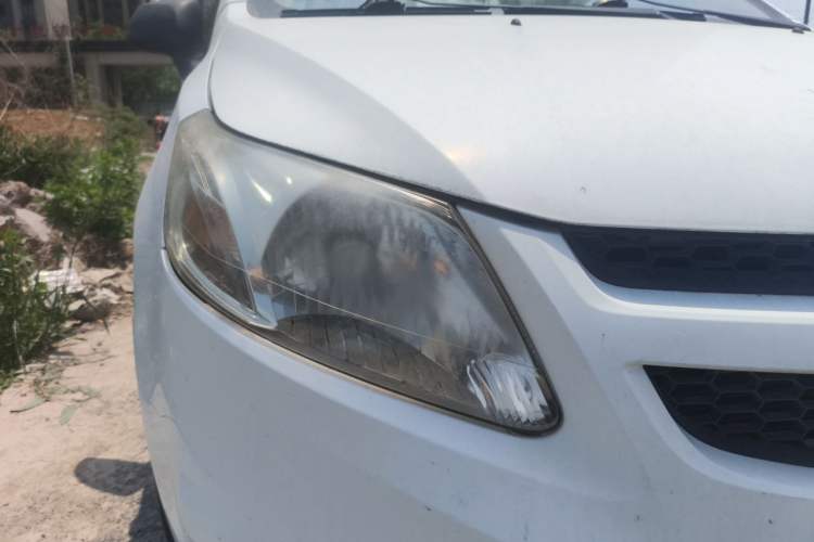 Used Chevrolet Sail 2013 Sedan 1.2L Manual Fashionable Happiness Edition Right Front Headlight