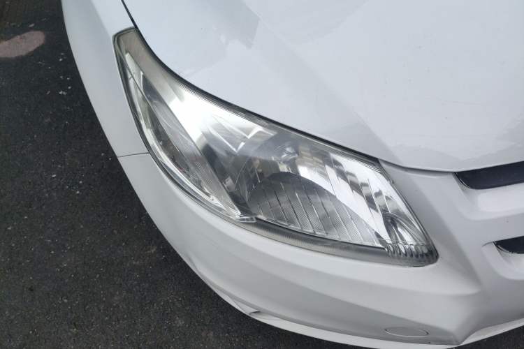 Used Chevrolet Sail 2013 Sedan 1.2L Manual Fashionable Happiness Edition Right Front Headlight