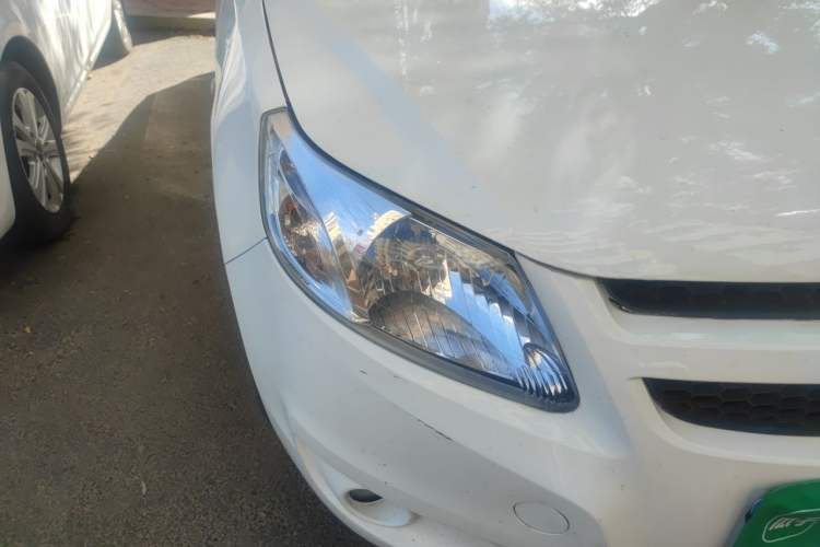 Used Chevrolet Sail 2013 Sedan 1.4L Manual Ideal Happiness Edition Right Front Headlight