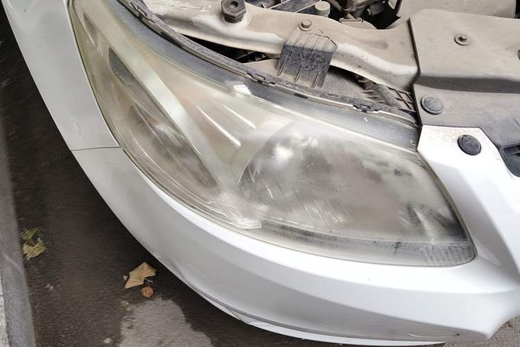 Used Chevrolet Sail 2013 Sedan 1.2L Manual Fashion Edition Right Front Headlight