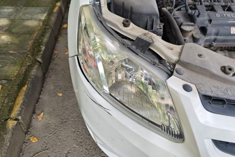 Used Chevrolet Sail 2013 Sedan 1.4L AMT Enjoy Edition Right Front Headlight
