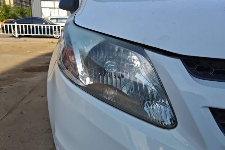 Used Chevrolet Sail 2013 Sedan 1.2L Manual Fashion Edition Right Front Headlight