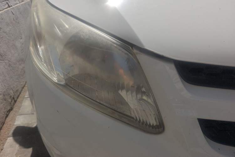 Used Chevrolet Sail 2013 Sedan 1.2L Manual Warm Edition Right Front Headlight