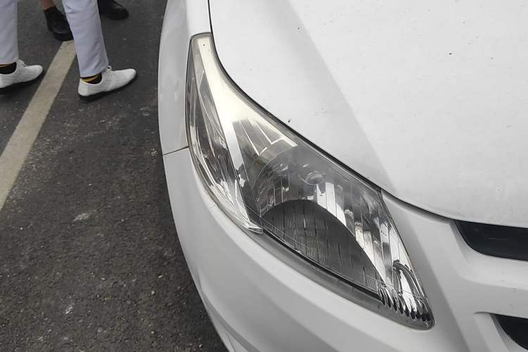 Used Chevrolet Sail 2013 Sedan 1.4L AMT Enjoy Edition Right Front Headlight