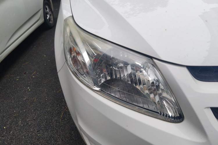 Used Chevrolet Sail 2013 Sedan 1.4L Manual Ideal Happiness Edition Right Front Headlight
