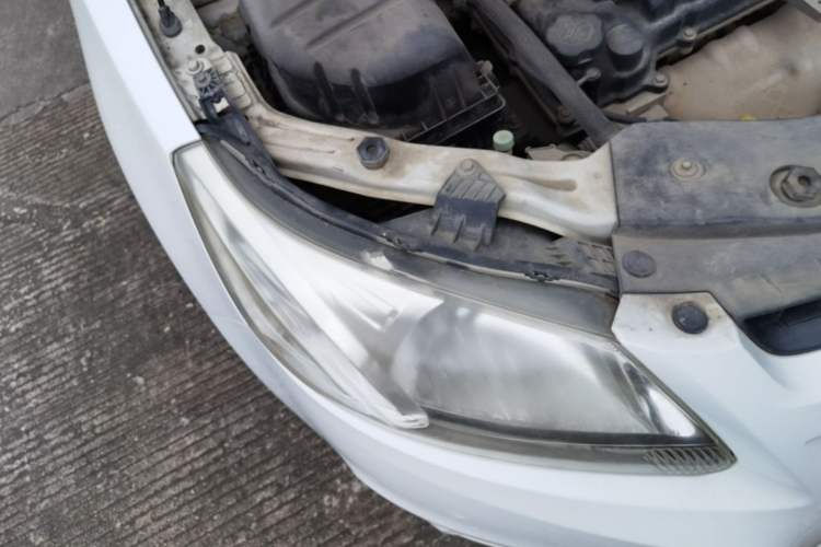 Used Chevrolet Sail 2013 Sedan 1.4L Manual Ideal Happiness Edition Right Front Headlight