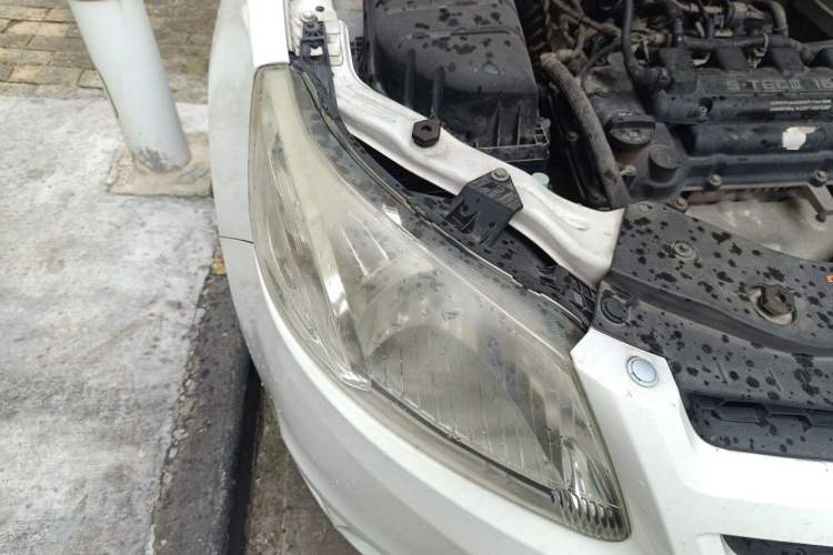Used Chevrolet Sail 2013 Sedan 1.4L AMT Enjoy Edition Right Front Headlight