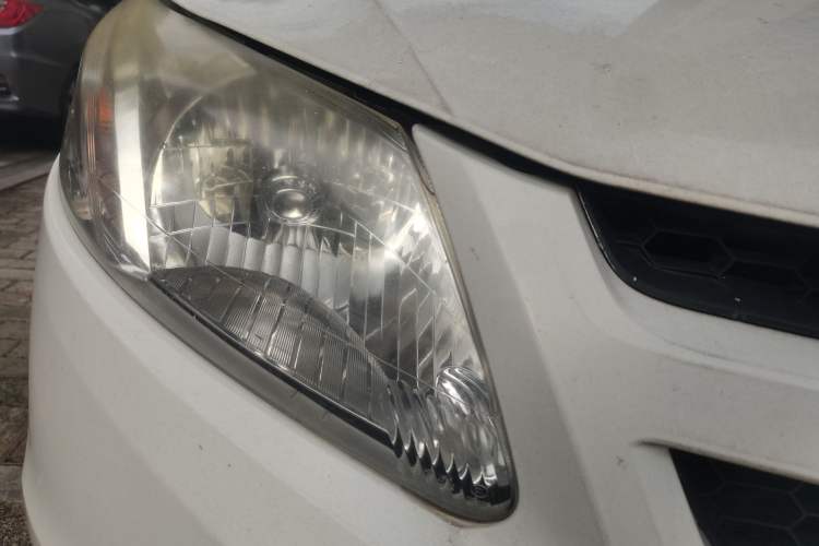 Used Chevrolet Sail 2013 Sedan 1.2L Manual Fashionable Happiness Edition Right Front Headlight