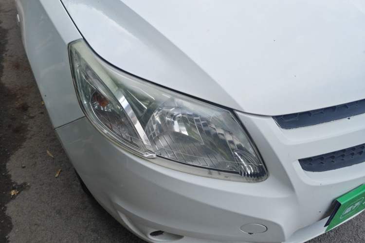 Used Chevrolet Sail 2013 Sedan 1.4L Manual Ideal Happiness Edition Right Front Headlight