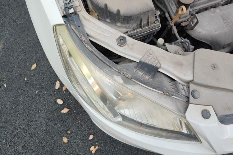 Used Chevrolet Sail 2013 Sedan 1.2L Manual Fashion Edition Right Front Headlight