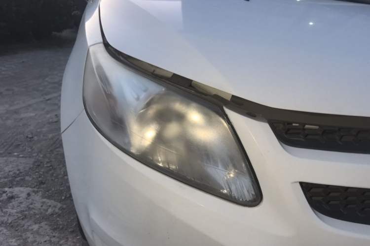 Used Chevrolet Sail 2013 Sedan 1.2L Manual Fashionable Happiness Edition Right Front Headlight