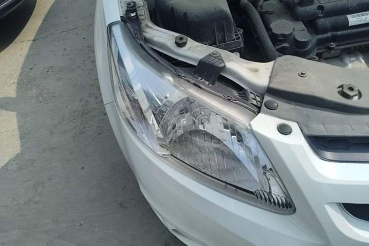 Used Chevrolet Sail 2013 Sedan 1.4L Manual - Youyi Happiness Edition Right Front Headlight