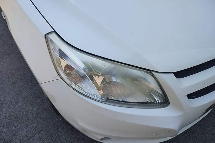 Used Chevrolet Sail 2013 Sedan 1.4L Manual Elegance Edition Right Front Headlight