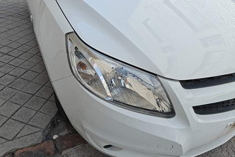 Used Chevrolet Sail 2013 Sedan 1.2L Manual Fashionable Happiness Edition Right Front Headlight