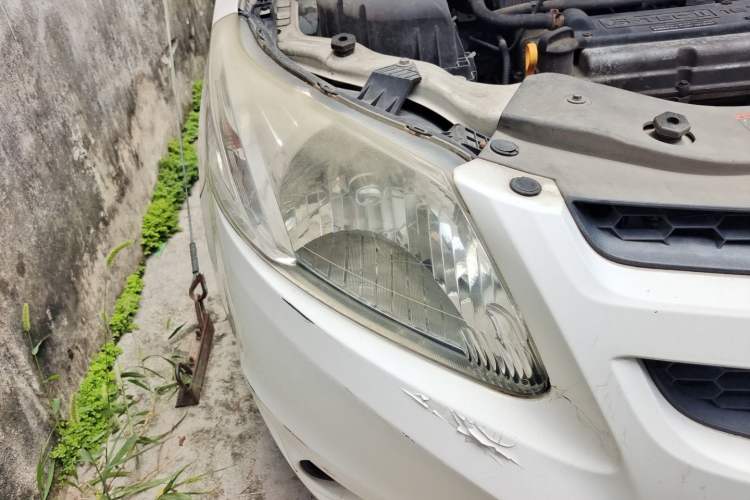 Used Chevrolet Sail 2013 Sedan 1.2L AMT Ideal Edition Right Front Headlight