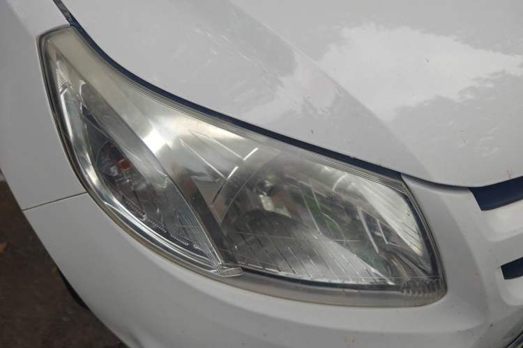 Used Chevrolet Sail 2013 Sedan 1.2L Manual Fashionable Happiness Edition Right Front Headlight