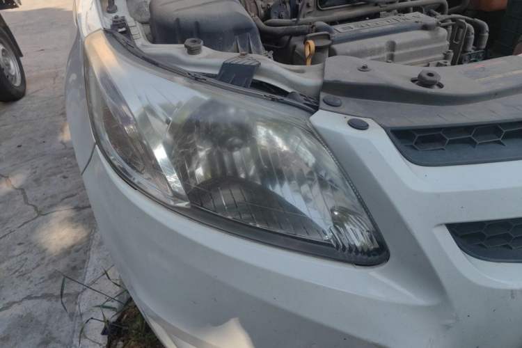 Used Chevrolet Sail 2013 Sedan 1.2L Manual Fashionable Happiness Edition Right Front Headlight