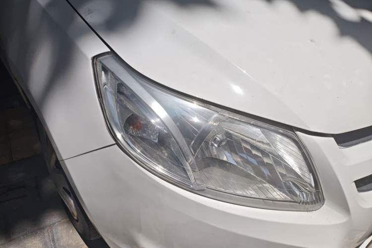 Used Chevrolet Sail 2013 Sedan 1.4L AMT Enjoy Edition Right Front Headlight