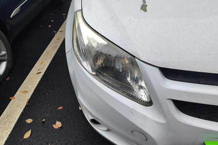 Used Chevrolet Sail 2013 Sedan 1.2L Manual Warm Edition Right Front Headlight