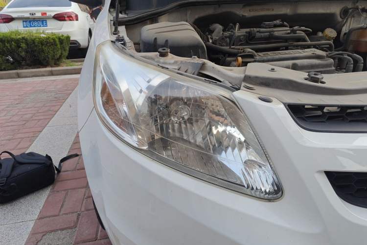 Used Chevrolet Sail 2013 Sedan 1.2L Manual Fashionable Happiness Edition Right Front Headlight