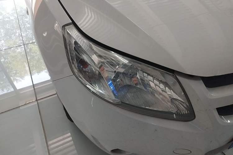 Used Chevrolet Sail 2013 Sedan 1.4L Manual Elegance Edition Right Front Headlight