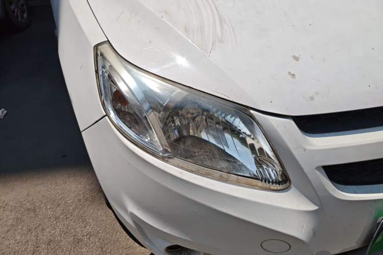 Used Chevrolet Sail 2013 Sedan 1.4L Manual Elegance Edition Right Front Headlight