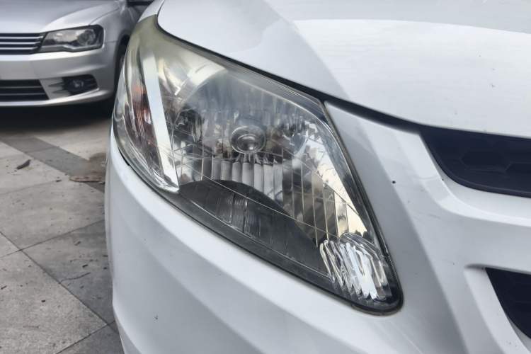 Used Chevrolet Sail 2013 Sedan 1.2L Manual Fashionable Happiness Edition Right Front Headlight