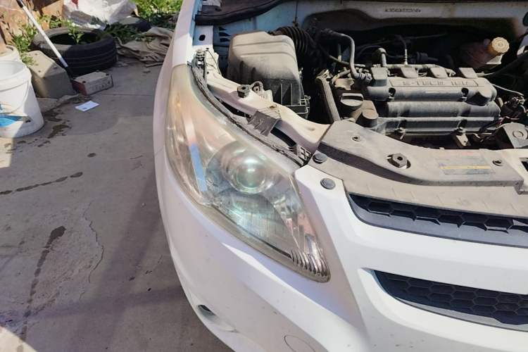 Used Chevrolet Sail 2013 Sedan 1.4L Manual Happiness Edition II Right Front Headlight