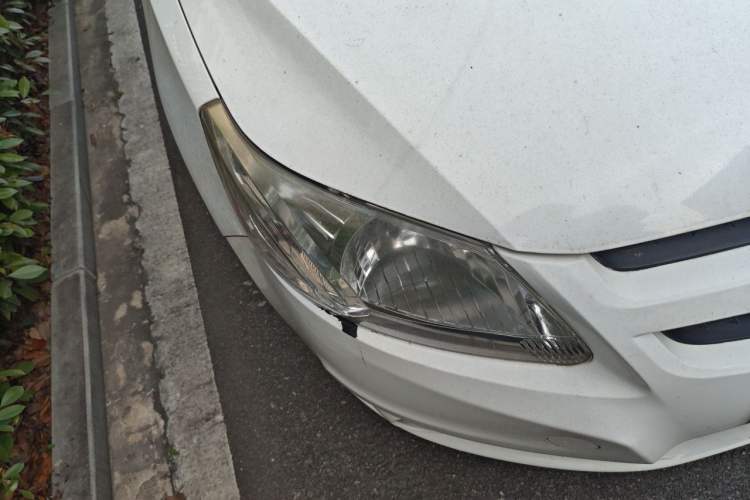 Used Chevrolet Sail 2013 Hatchback 1.2L Manual Warm Edition Right Front Headlight