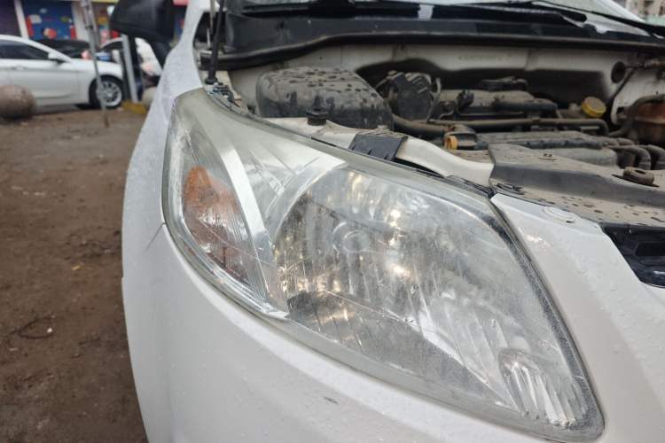 Used Chevrolet Sail 2013 Sedan 1.2L AMT Ideal Edition Right Front Headlight