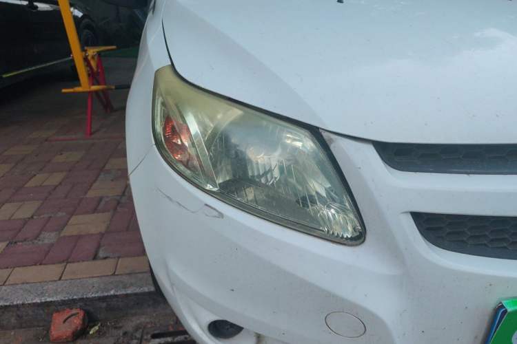 Used Chevrolet Sail 2013 Sedan 1.4L Manual Ideal Happiness Edition Right Front Headlight