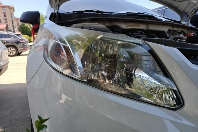 Used Chevrolet Sail 2013 Sedan 1.2L Manual Fashionable Happiness Edition Right Front Headlight