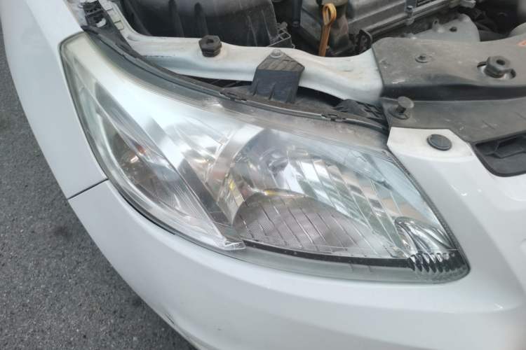 Used Chevrolet Sail 2013 Hatchback 1.2L AMT Ideal Edition Right Front Headlight