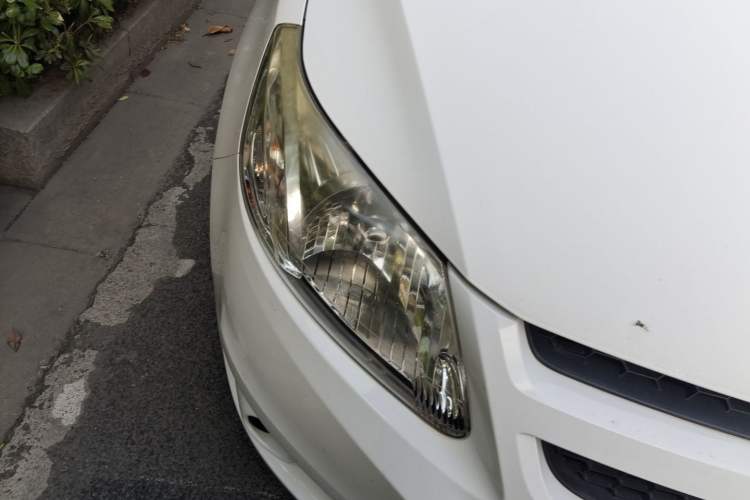 Used Chevrolet Sail 2013 Sedan 1.4L Manual Ideal Happiness Edition Right Front Headlight