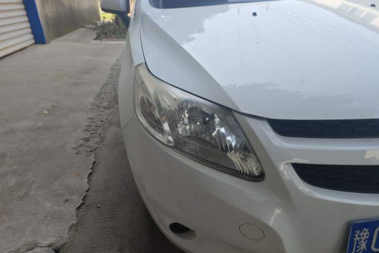 Used Chevrolet Sail 2013 Sedan 1.4L Manual Ideal Happiness Edition Right Front Headlight