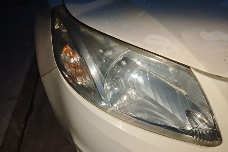 Used Chevrolet Sail 2013 Sedan 1.4L Manual Ideal Happiness Edition Right Front Headlight