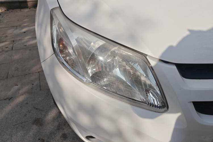 Used Chevrolet Sail 2013 Sedan 1.2L Manual Fashionable Happiness Edition Right Front Headlight