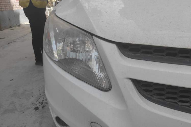 Used Chevrolet Sail 2013 Sedan 1.4L Manual Ideal Happiness Edition Right Front Headlight
