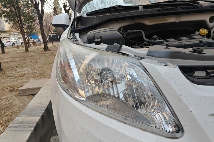 Used Chevrolet Sail 2013 Sedan 1.4L AMT Enjoy Edition Right Front Headlight