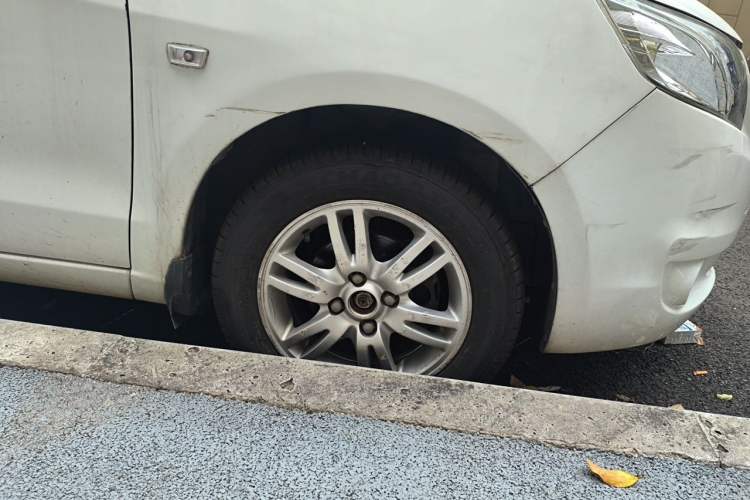 Used Chevrolet Sail 2013 Sedan 1.4L Manual - Youyi Happiness Edition Right Front Wheel Hub