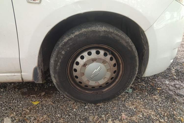 Used Chevrolet Sail 2013 Sedan 1.2L Manual Fashionable Happiness Edition Right Front Wheel Hub