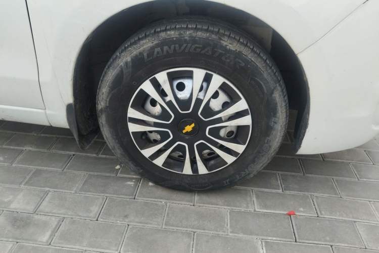 Used Chevrolet Sail 2013 Sedan 1.2L Manual Warm Edition Right Front Wheel Hub