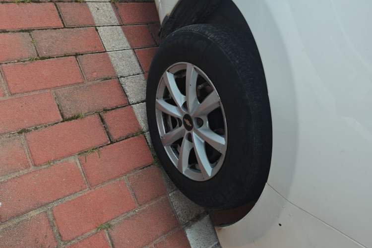 Used Chevrolet Sail 2013 Sedan 1.2L Manual Fashionable Happiness Edition Right Front Wheel Hub