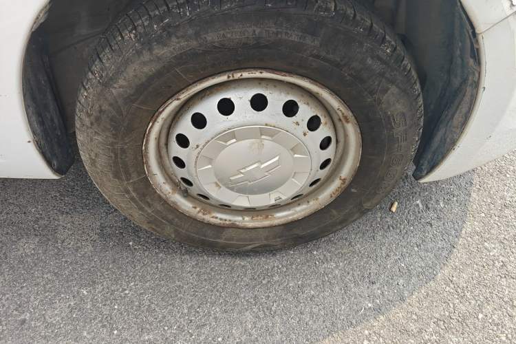 Used Chevrolet Sail 2013 Sedan 1.2L Manual Warm Edition Right Front Wheel Hub